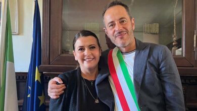 Il sindaco Andrea Querqui con Emanuela Piroli presidente del Consiglio comunale copia